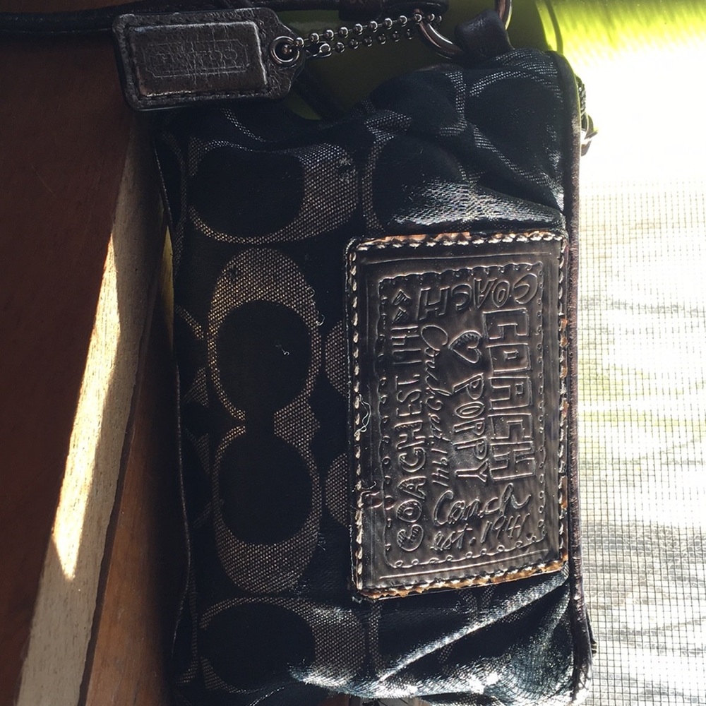 Coach wristlet bag gently used in good condition.